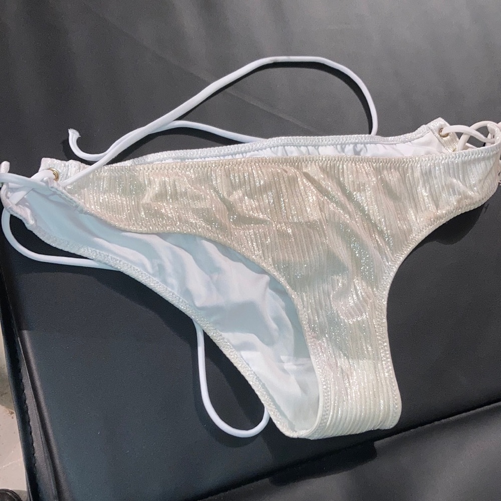 NWOT Ombré vs pink white gold bathing suit bottoms never worn